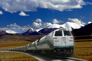 Train on Qinghai–Tibet Railway